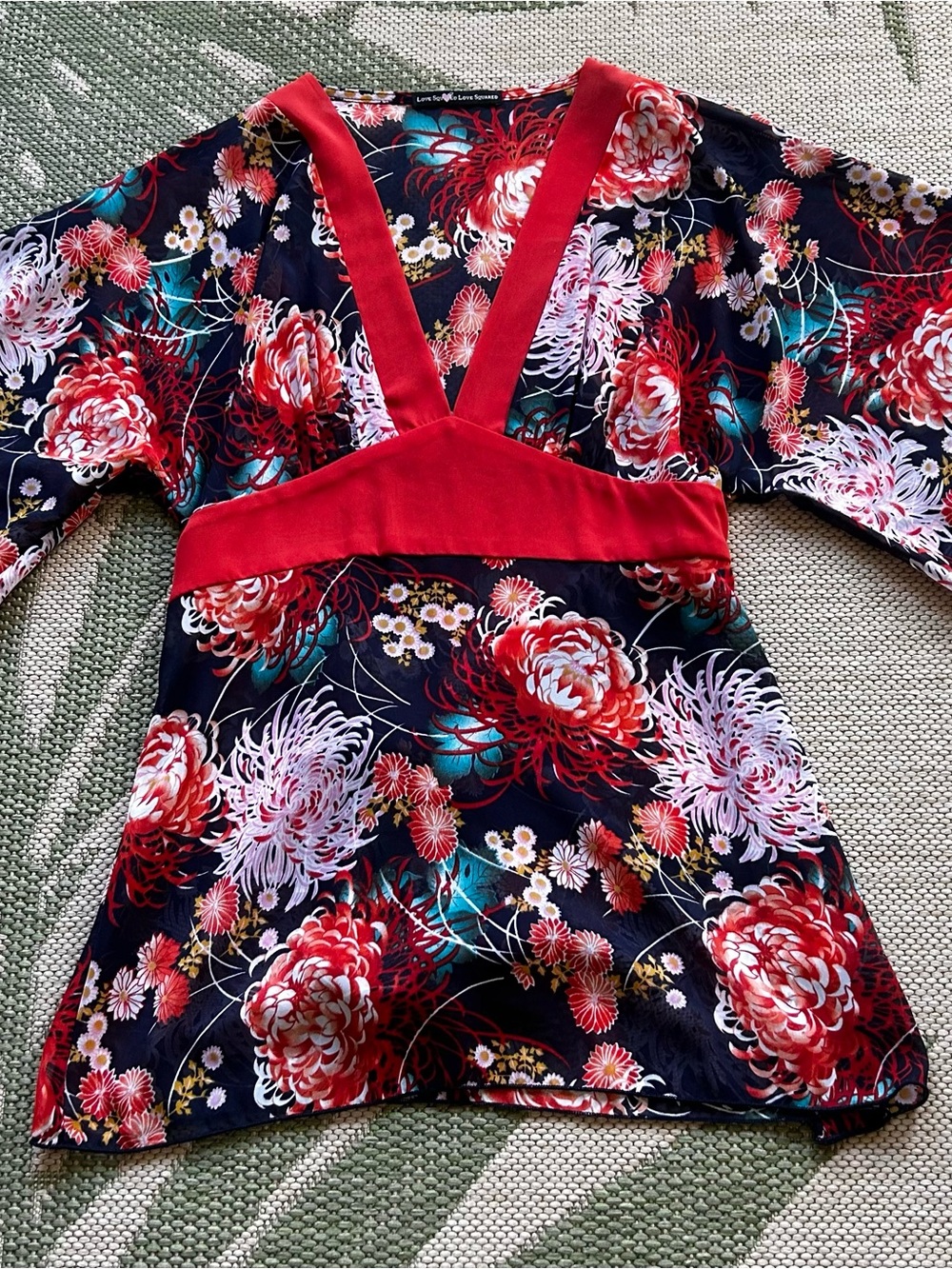 Love Squared Navy Floral V-Neck Kimono Style Tunic with Tie. size M